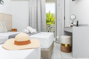 Bureau, fer et planche à repasser, lits bébé (gratuits), Wi-Fi gratuit