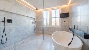 Standard Apartment | Bathroom shower
