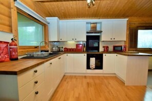 Tủ lạnh, lò vi sóng, lò nướng bánh mì