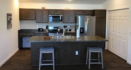 Beautiful New 2/2 Dog Friendly Villa w/ GOLF CART, BBQ & FREE WiFi!