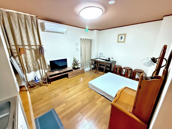 2 bedrooms, desk, iron/ironing board, free WiFi