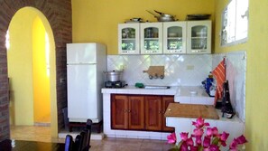 Réfrigérateur, micro-ondes, four, cuiseur de riz