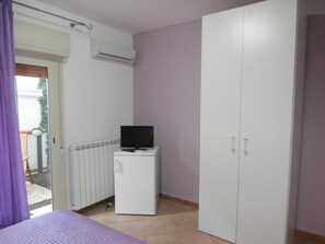 Desk, free WiFi, bed sheets - Busalacchi B&B (Palermo)