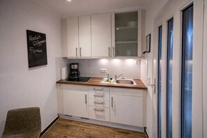 Frigorifero, macchina per tè/caffè, tostapane