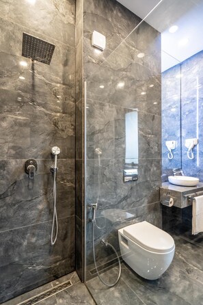 Free toiletries, hair dryer, slippers, towels - 5 Star Apart Hotel (Tbilisi)