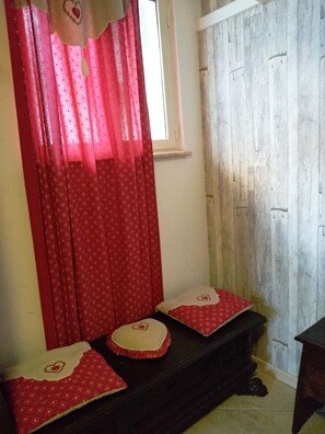 Interior - Nice one bedroom apartment with kitchenette and toilet, five beds (Focene)