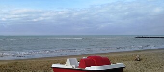 Nice one bedroom apartment with kitchenette and toilet, five beds