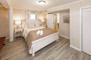 6 bedrooms, WiFi, bed sheets - Shore Perfection | 180 ft from the beach | Private Pool (Virginia Beach)