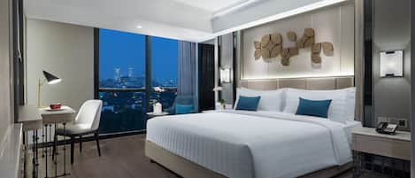 1 غرفة نوم وميني بار وخزنة داخل الغرفة ومكتب