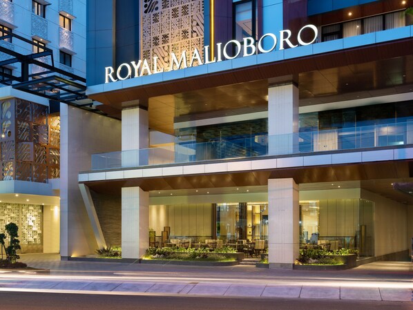 A modern hotel with a prominent sign reading "ROYAL MALIBORO". - Royal Malioboro Yogyakarta by Aston (Yogyakarta)