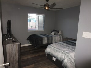 3 bedrooms, desk, iron/ironing board, free WiFi - ASU Arizona State University Tempe Executive Condo (Tempe)