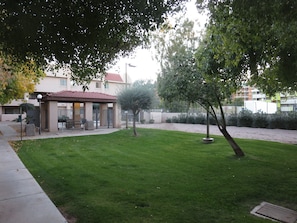 المنطقة المحيطة بالمنشأة