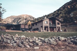 Property entrance - L'Ovella Negra Mountain Lodge (Soldeu)