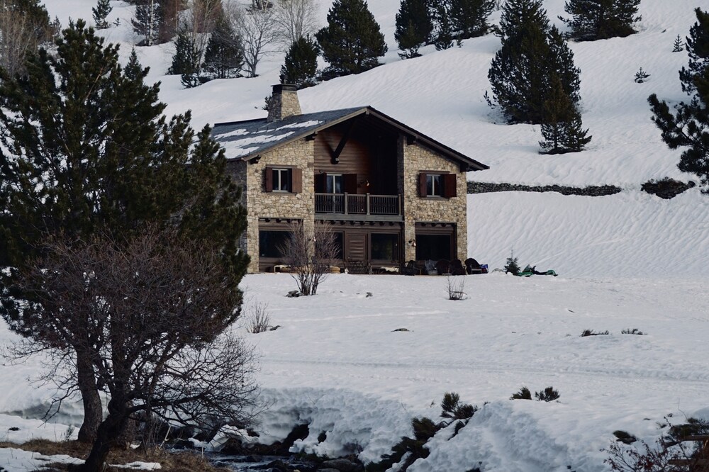 L'Ovella Negra Mountain Lodge