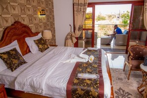 Room | Free WiFi - KOMZO WORLD TRAVEL (Lusaka)