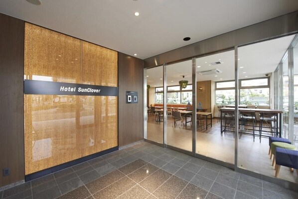 Dining - Nonsmoking Theater room 14 people / Koshigaya Saitama (Koshigaya)