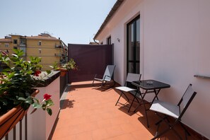 Habitación Deluxe doble, balcón | Terraza o patio