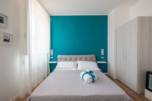 Deluxe Double Room | Minibar, desk, iron/ironing board, free WiFi