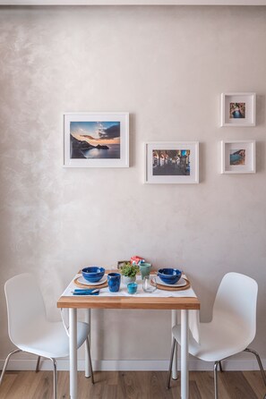 Desayuno con opciones de la cocina local incluido todos los días 