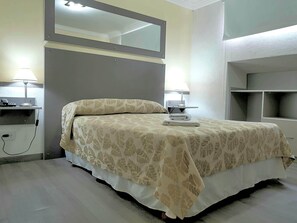 Caja de seguridad en la habitación y decoración personalizada