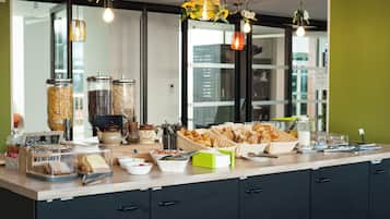 Free daily buffet breakfast