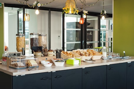 Free daily buffet breakfast