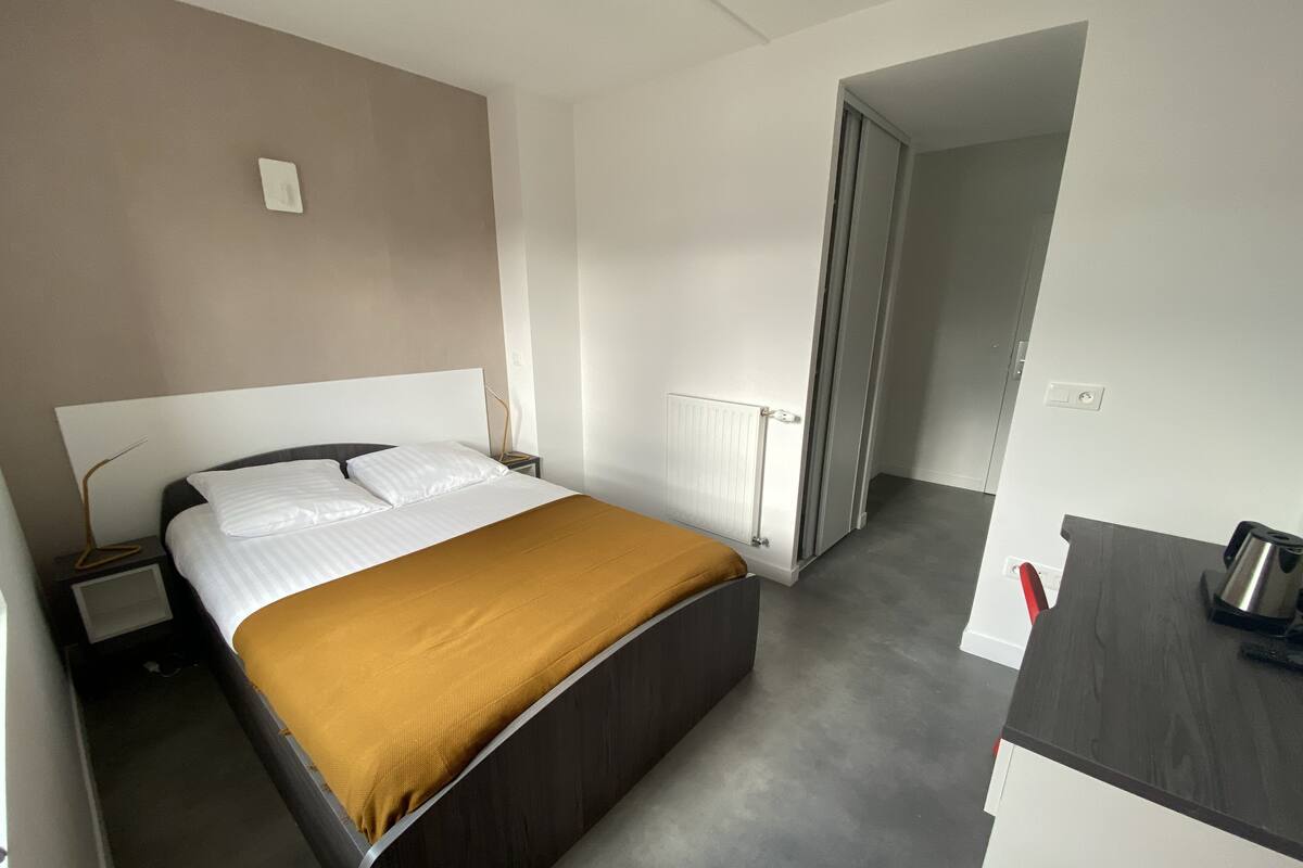 Studio, 1 Double Bed | Desk, soundproofing, WiFi (free), individually furnished