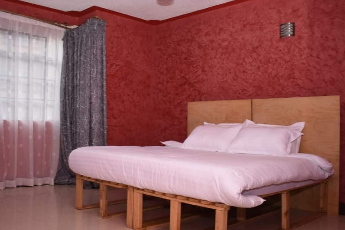 deluxe room, 1 double bed | 3 bedrooms, iron/ironing board, free wifi, bed sheets