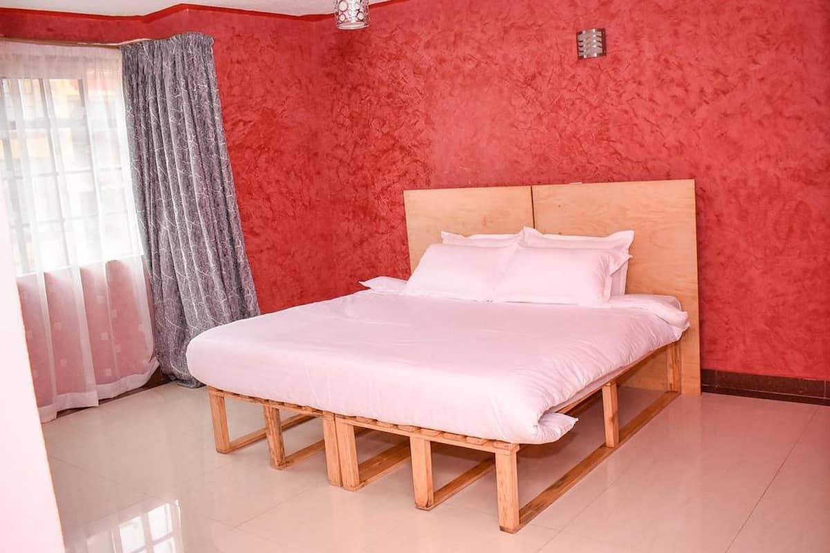 deluxe room, 1 double bed | 3 bedrooms, iron/ironing board, free wifi, bed sheets