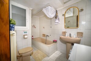 Bathroom - Acropolis Plaka Lovely Flat (Athens)