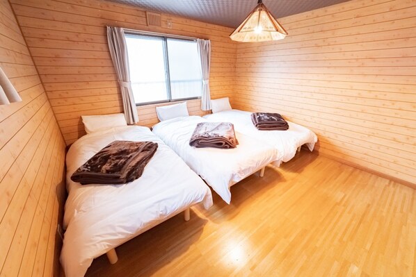 3 bedrooms, desk, free WiFi, bed sheets