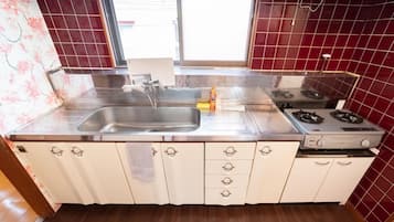 Fridge, microwave, stovetop, cookware/dishes/utensils