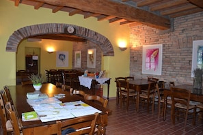 Lunch and dinner served  - Agriturismo La Rovere (Marcaria)