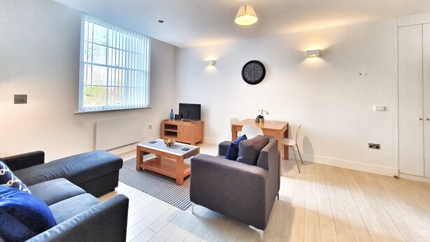 Unclassified image, 1 of 30, button - Modern Executive Apartment in Reading (Reading)