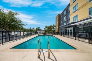 Outdoor pool - Fairfield Inn & Suites by Marriott Brooksville Suncoast Parkway (Spring Hill)
