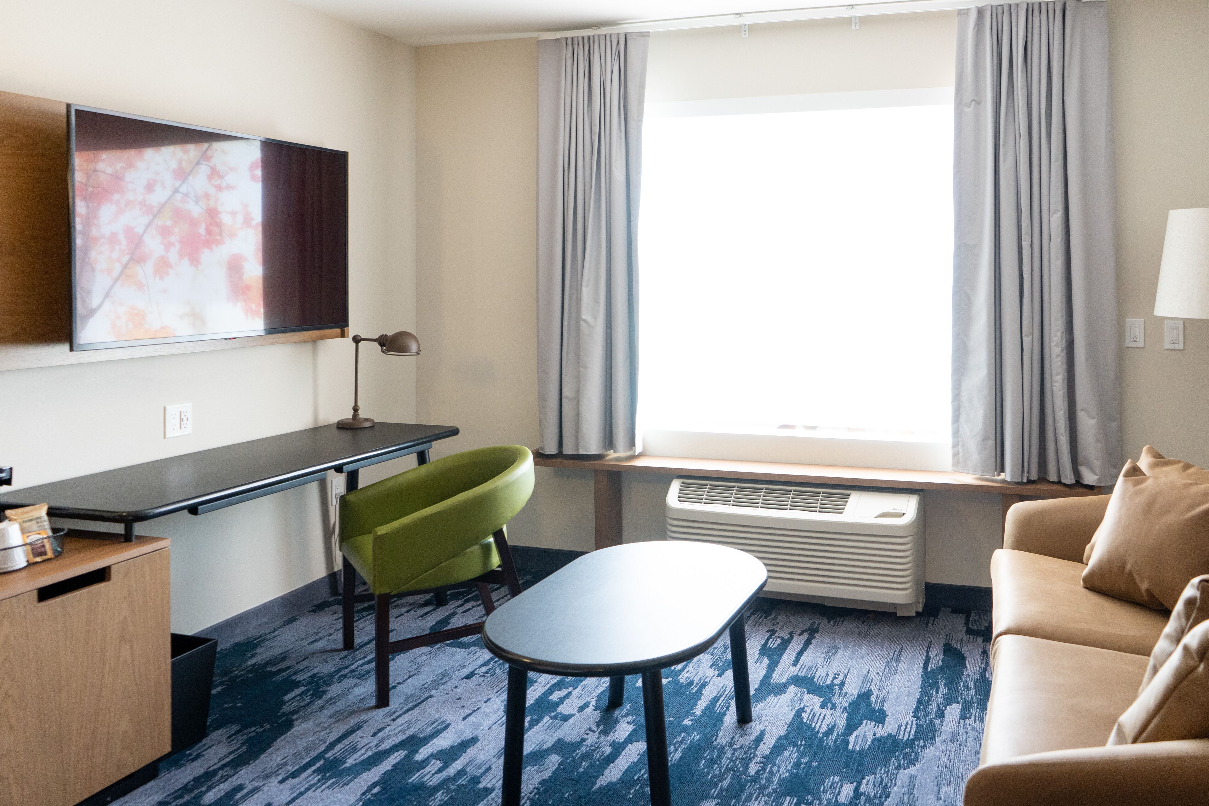 43-inch tv with satellite channels, netflix, hulu