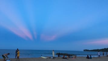 Na praia, areia branca 