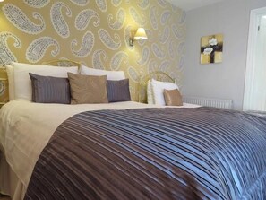 Double Room | Desk, laptop workspace, blackout drapes, iron/ironing board - The Brantwood Hotel (Penrith)