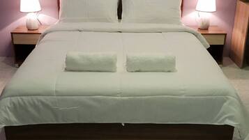 Habitación doble Deluxe | Caja de seguridad en la habitación y cortinas blackout