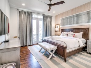4 bedrooms, desk, iron/ironing board, WiFi - Carlton Landing-Spacious home on Boulevard (Eufaula)