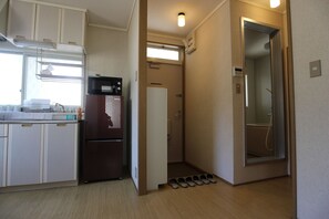 Fridge, microwave, stovetop, cookware/dishes/utensils