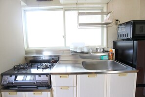 Fridge, microwave, stovetop, cookware/dishes/utensils