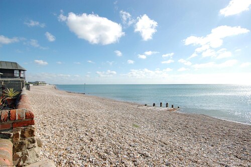 Bay House, Aldwick Bay  - sleeps 7 guests  in 4 bedrooms