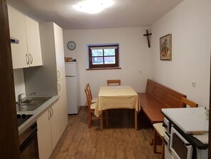 Family House | Private kitchen | Full-sized fridge, oven, stovetop, electric kettle - Vacation House Donacka Gora (Rogatec)