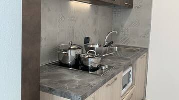 Superior Apartment, Balcony, Mountain View | Private kitchen | Espresso maker