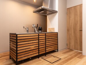Fridge, microwave, stovetop, cookware/dishes/utensils - RakutenSTAYMOTEL Nikko Kinugawa Dog friendly room / Nikko Tochigi (Nikko)