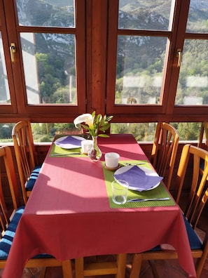 Kontinental frukost varje dag (EUR 6.50 per person)
