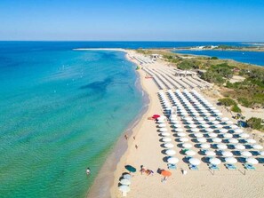 Plage à proximité, chaises longues