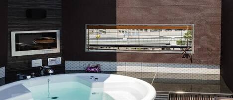 Bain à remous extérieur