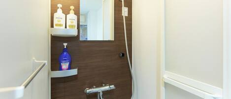 Sèche-cheveux, serviettes fournies